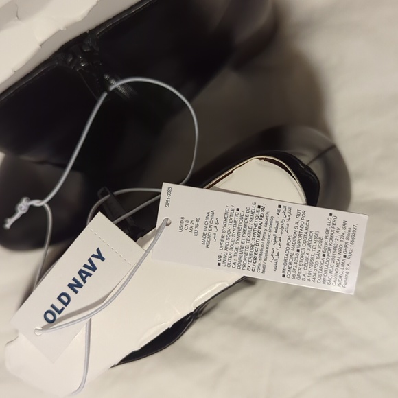 Faux Leather Block Heel Ankle Boots in Black - Old Navy - Size 8 - Picture 4 of 4